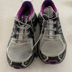 Salomon hiking shoes women’s size 6
